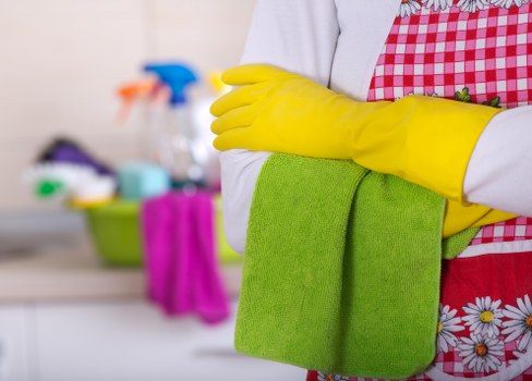 Kitchen and bathroom cleaning at a SE1 move-out property